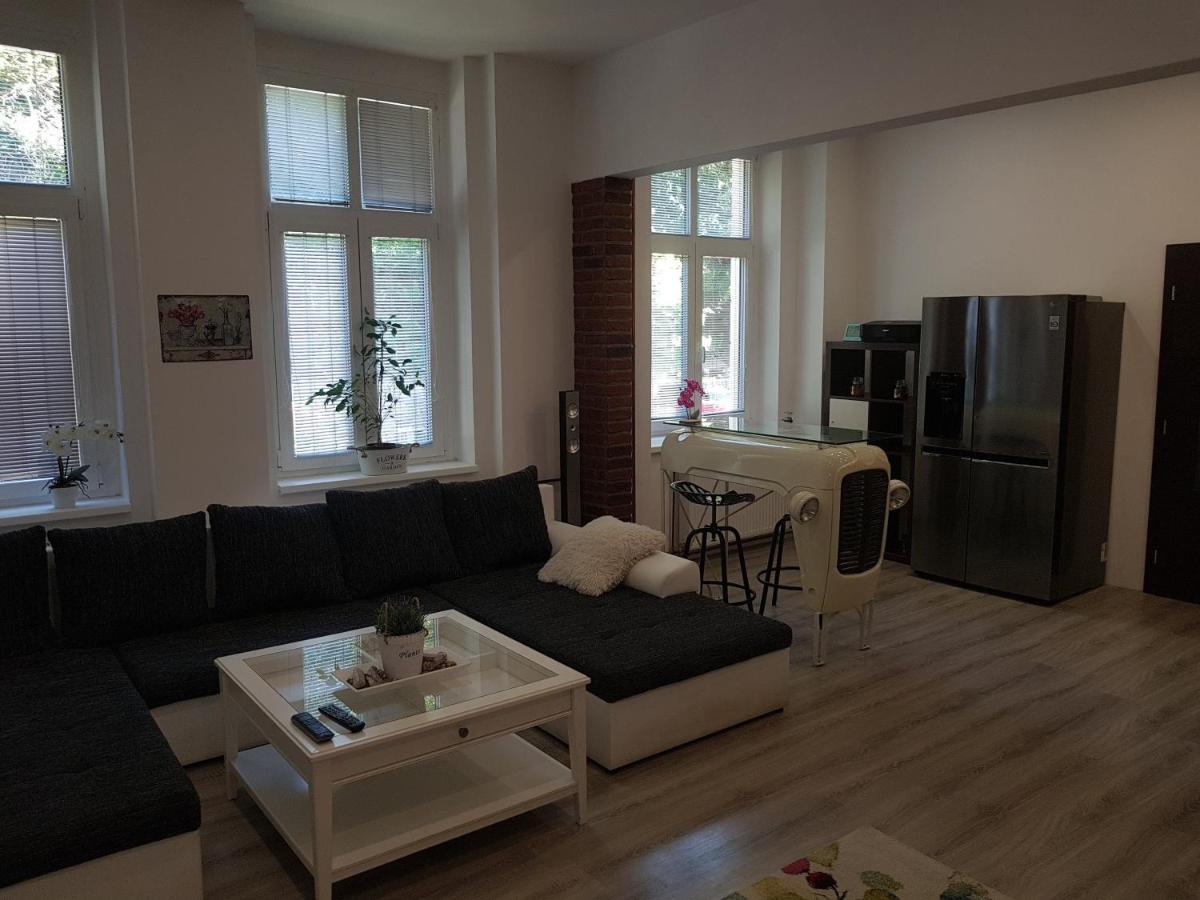 Apartmán Karlovy Vary Appartamento Esterno foto