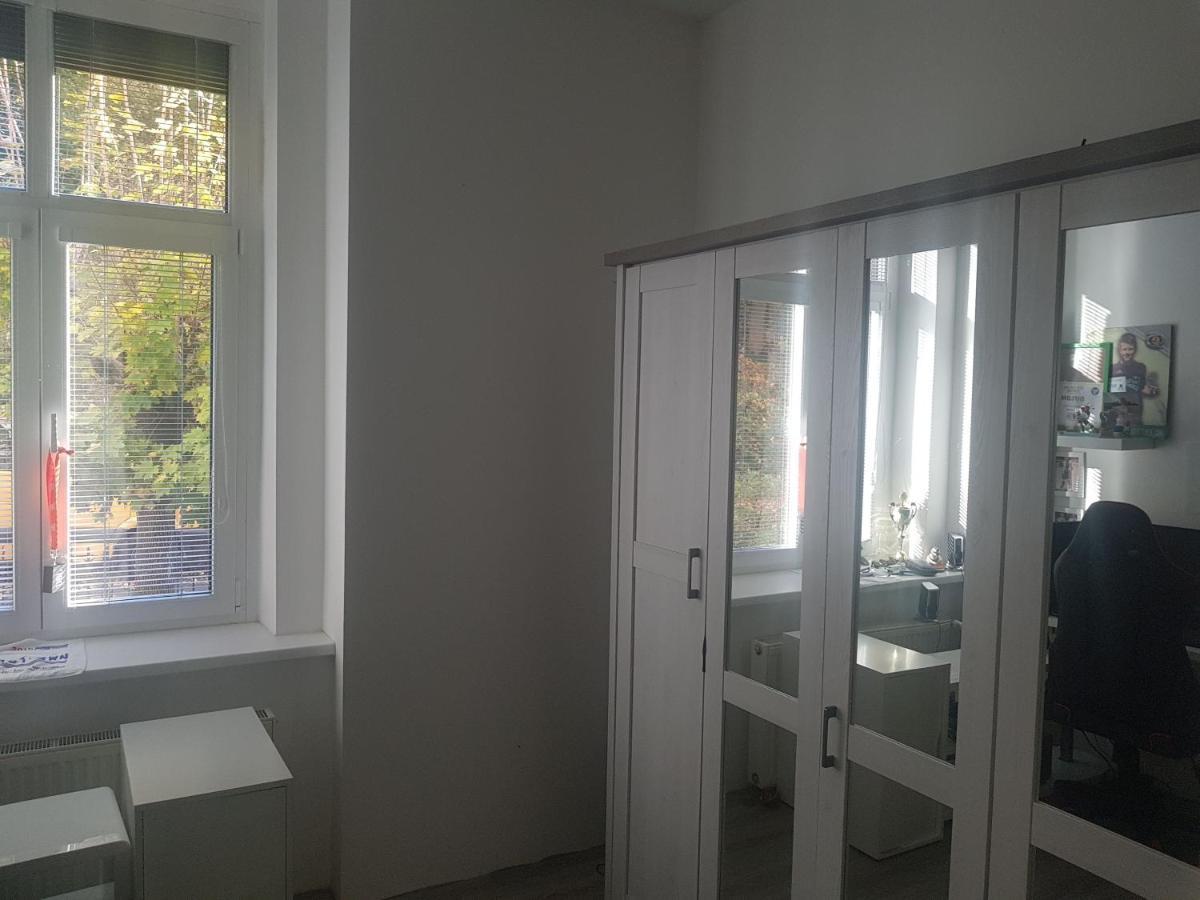 Apartmán Karlovy Vary Appartamento Esterno foto